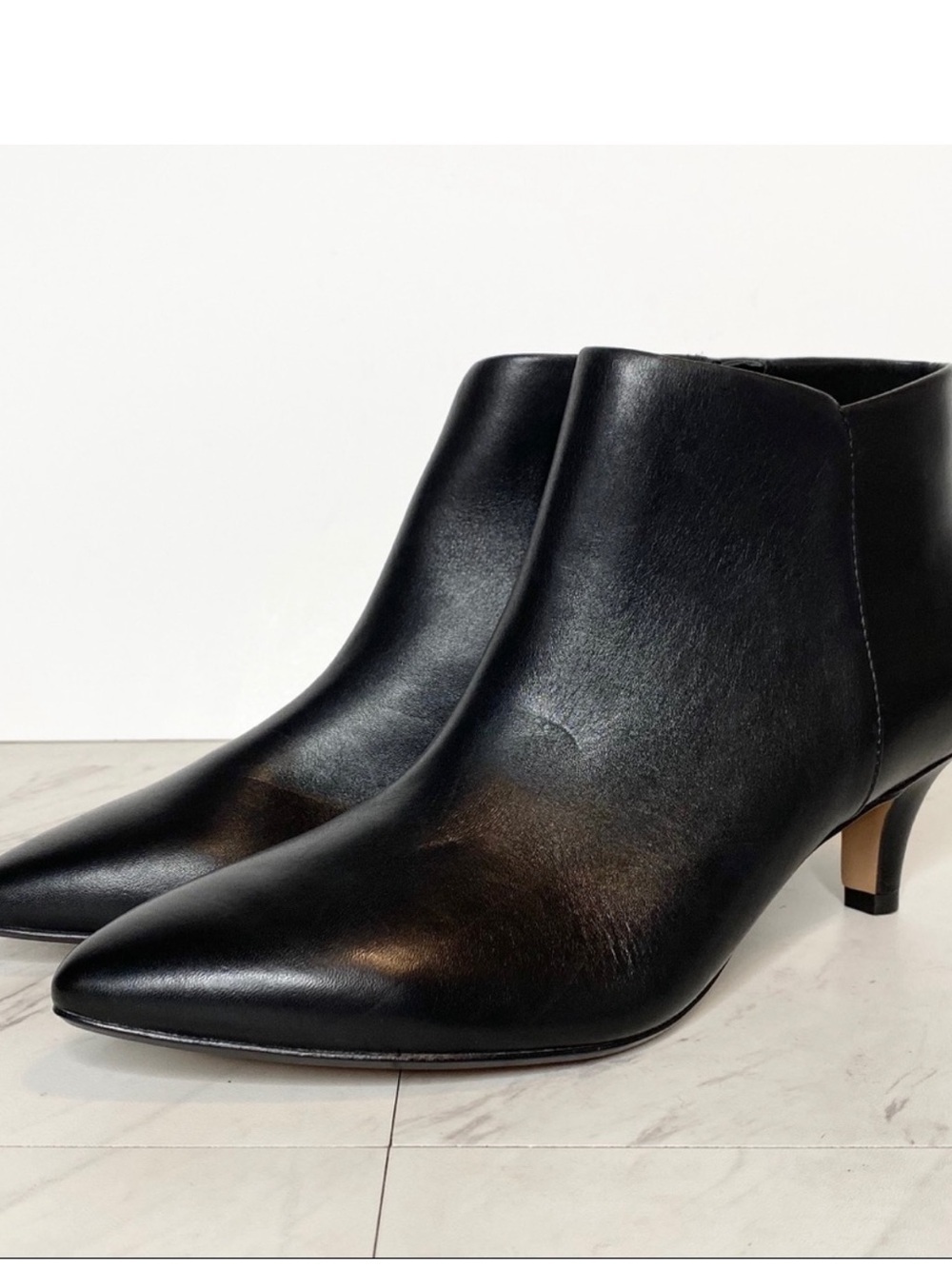 Clarks Pointed Toe Kitten Heel Black Bootie size 6